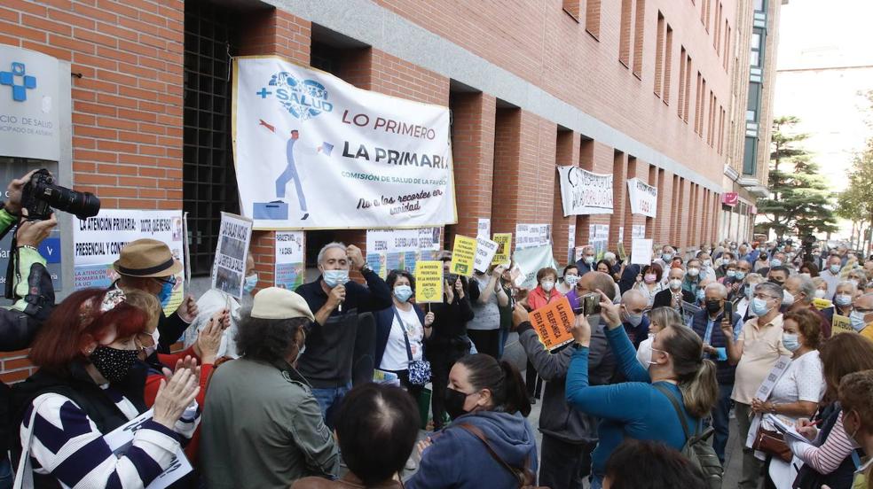 Concentración en Gijón por la vuelta de la atención presencial en la Sanidad Pública