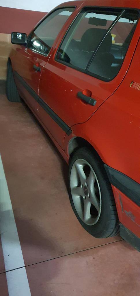 El coche de la empleada de Alsa que se negó a sumarse a la huelga.