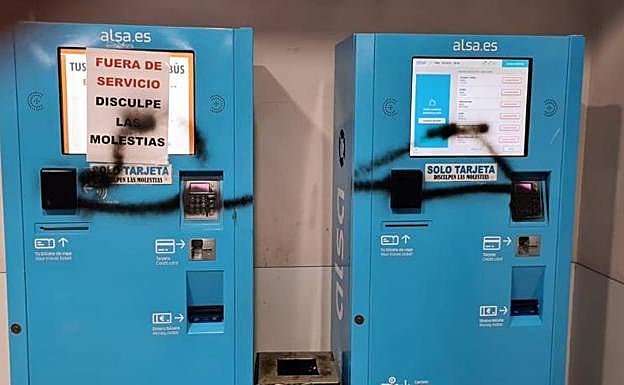Alsa denuncia ataques vandálicos contra un autobús y varias máquinas expendedoras.