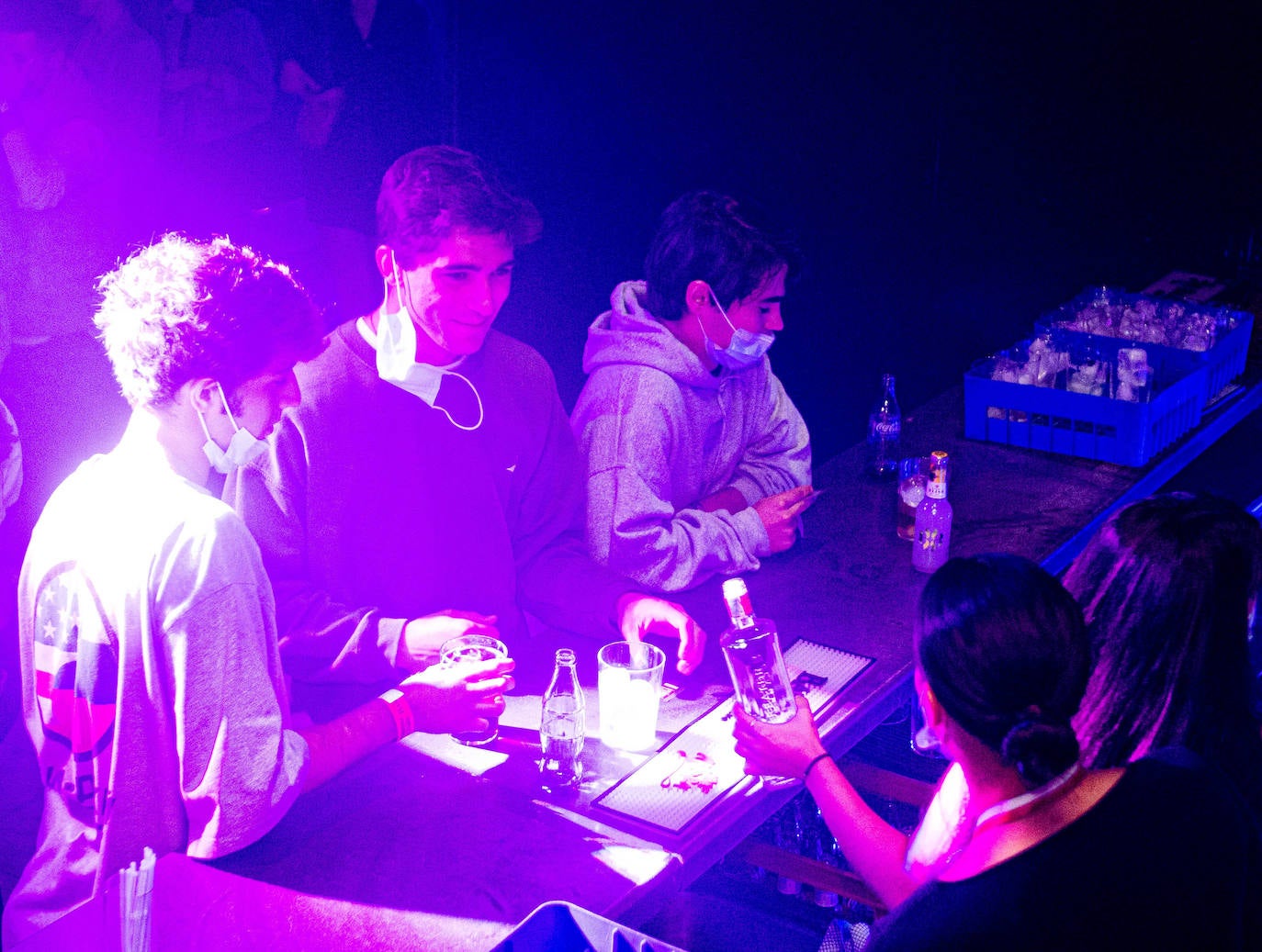 Los hosteleros deberán cuidar la ventilación de sus locales, medir la calidad del aire y velar porque los clientes usen las mascarillas