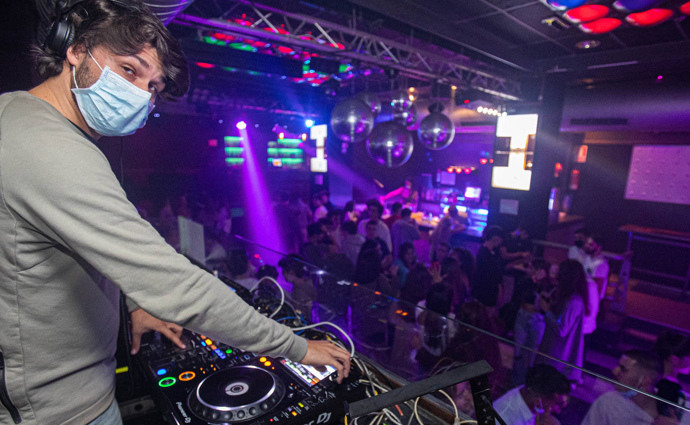 Los hosteleros deberán cuidar la ventilación de sus locales, medir la calidad del aire y velar porque los clientes usen las mascarillas