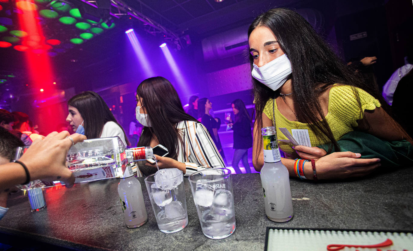 Los hosteleros deberán cuidar la ventilación de sus locales, medir la calidad del aire y velar porque los clientes usen las mascarillas