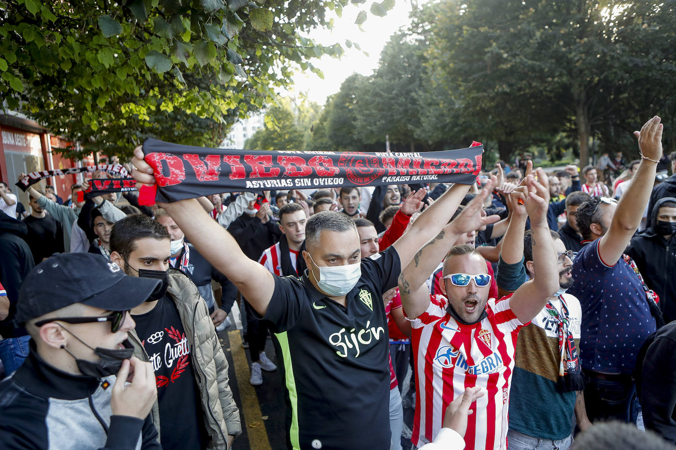 Fotos: El derbi asturiano vivido desde Gijón