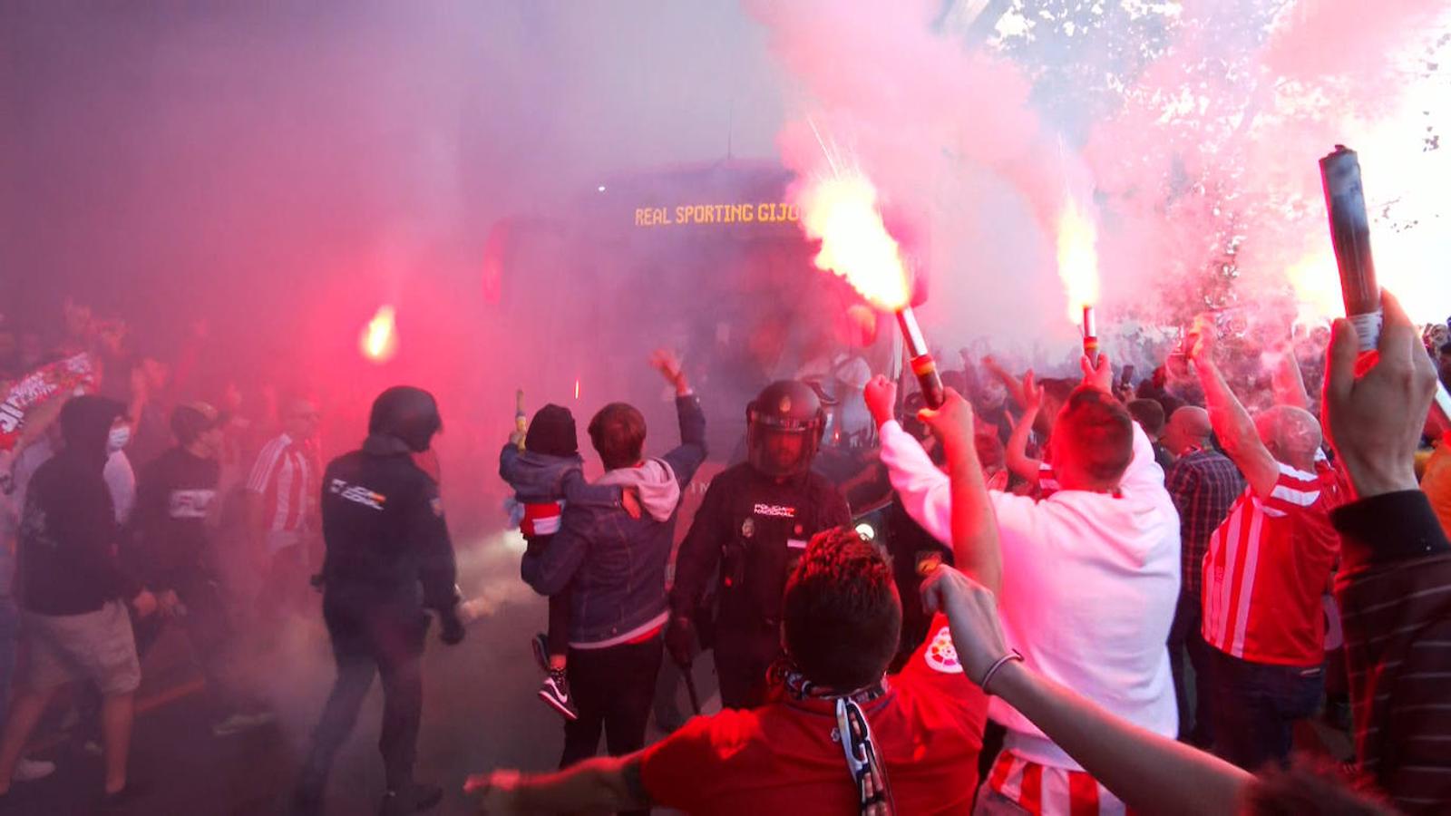 Fotos: El derbi asturiano vivido desde Gijón
