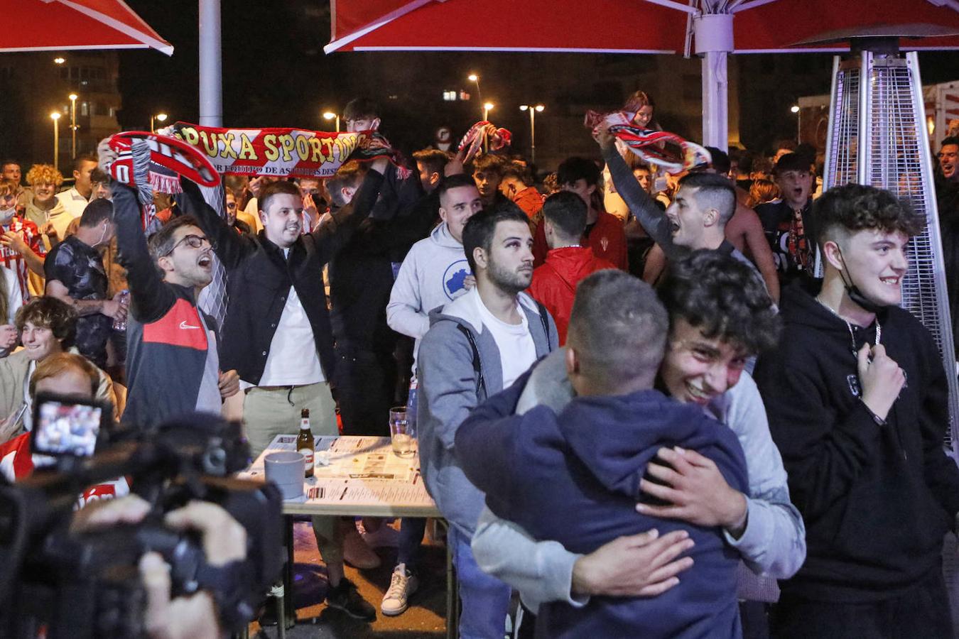 Fotos: El derbi asturiano vivido desde Gijón