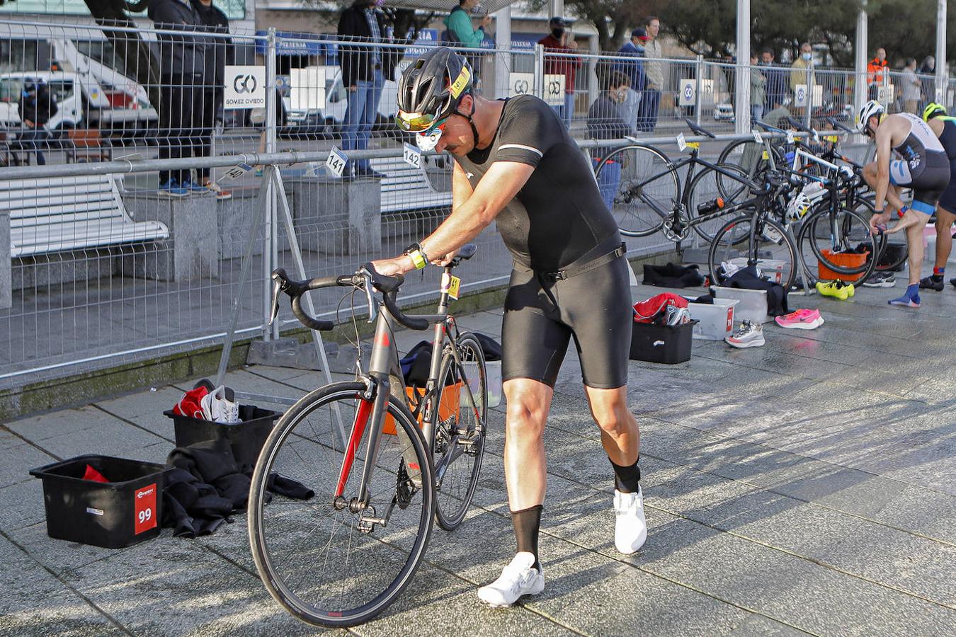 Fotos: Más de 600 atletas en elTriatlón Ciudad de Gijón