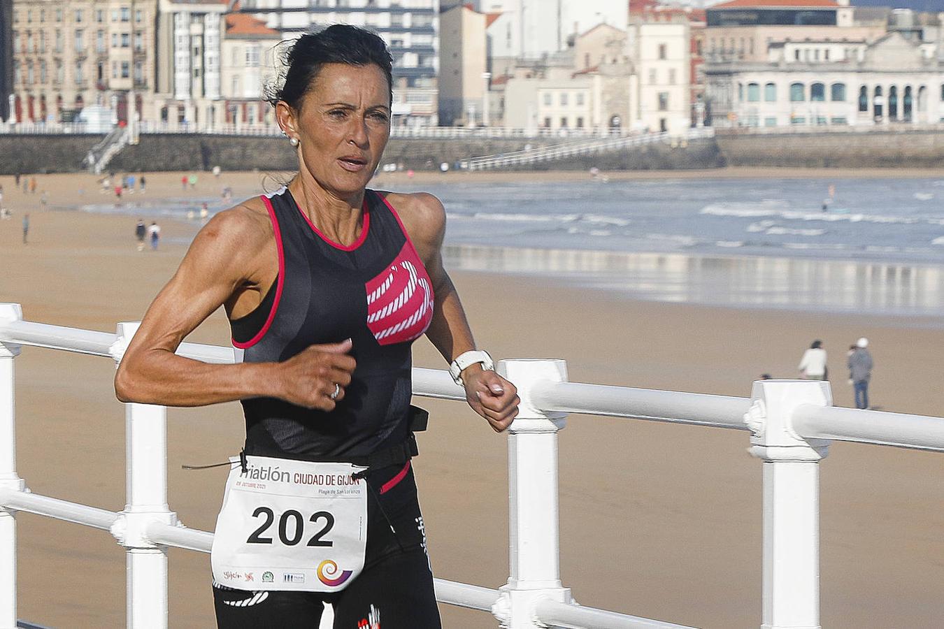 Fotos: Más de 600 atletas en elTriatlón Ciudad de Gijón