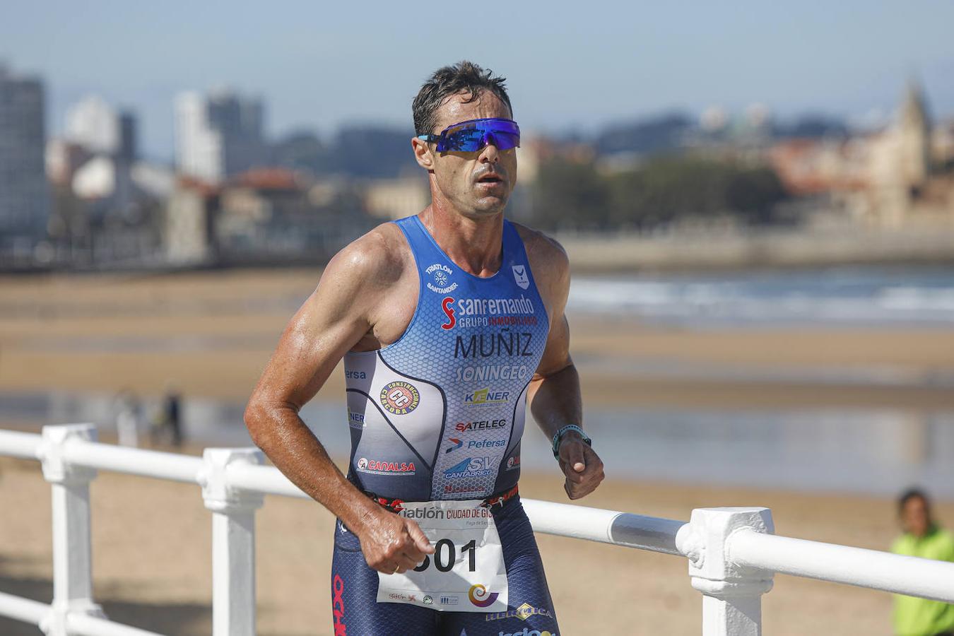 Fotos: Más de 600 atletas en elTriatlón Ciudad de Gijón