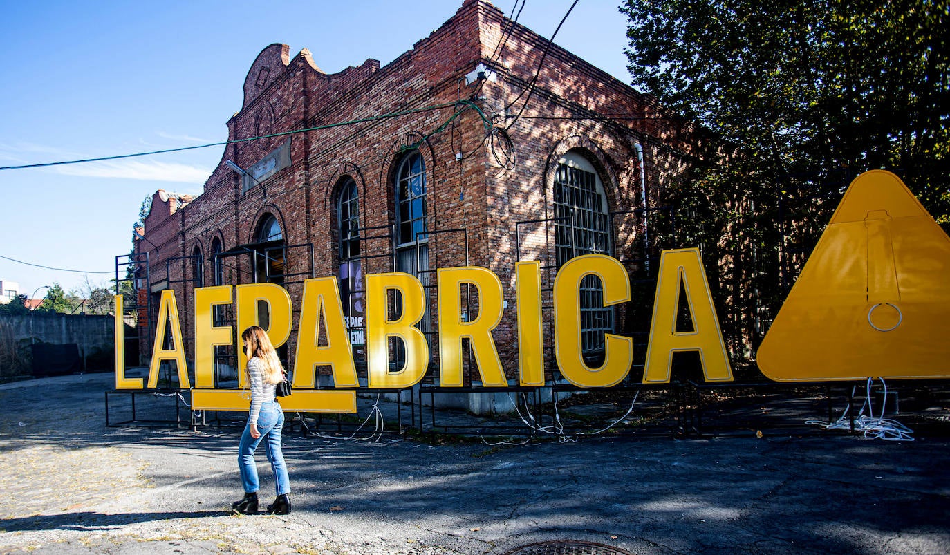 La Fábrica de Armas ultima los preparativos para acoger desde el jueves hasta el día 23 conciertos, talleres, cine, coloquios y exposiciones con motivo de la 'Semana de los Premios' 