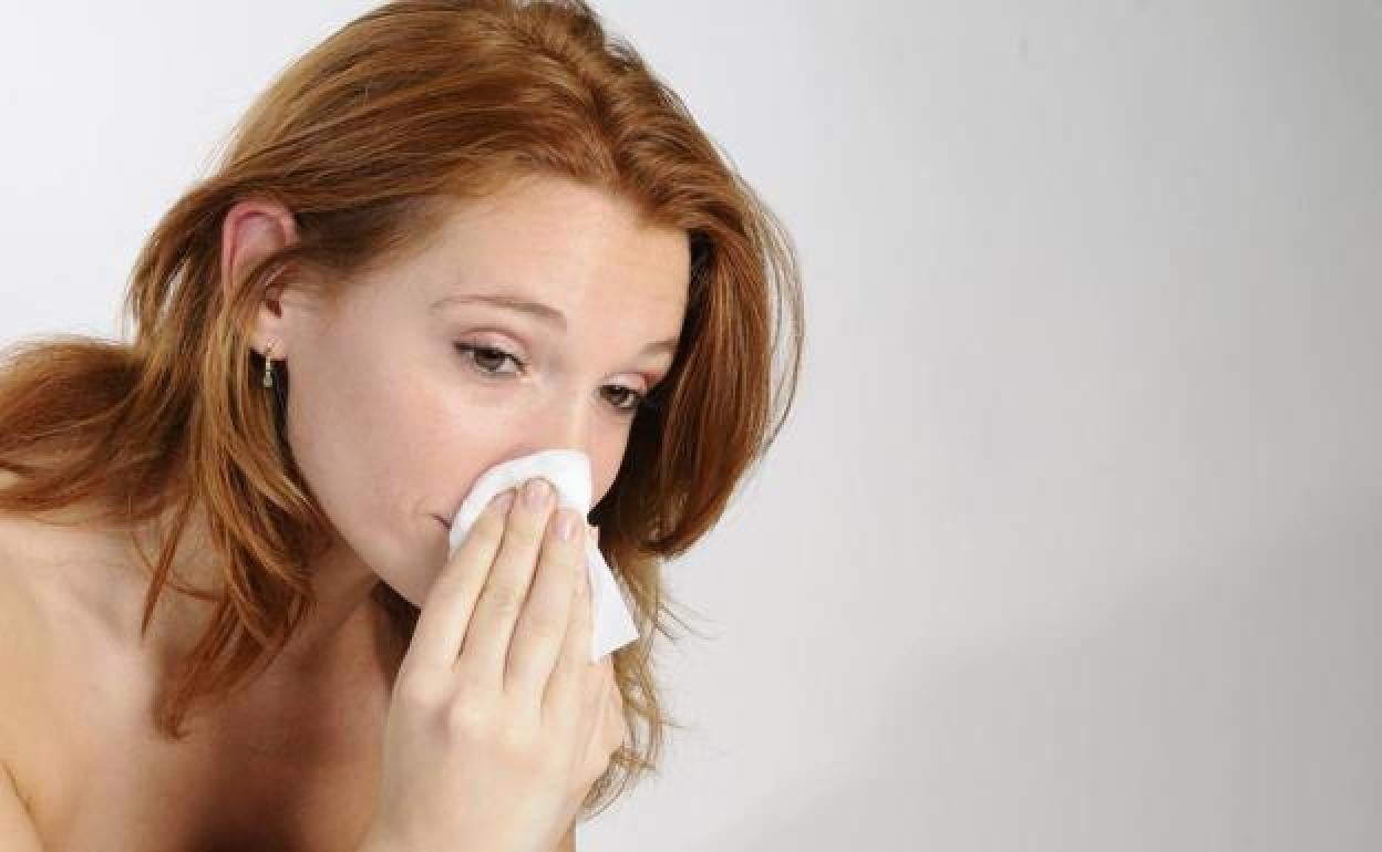 La mucosidad nasal es un síntoma que comparten la gripe estacional y la covid-19.