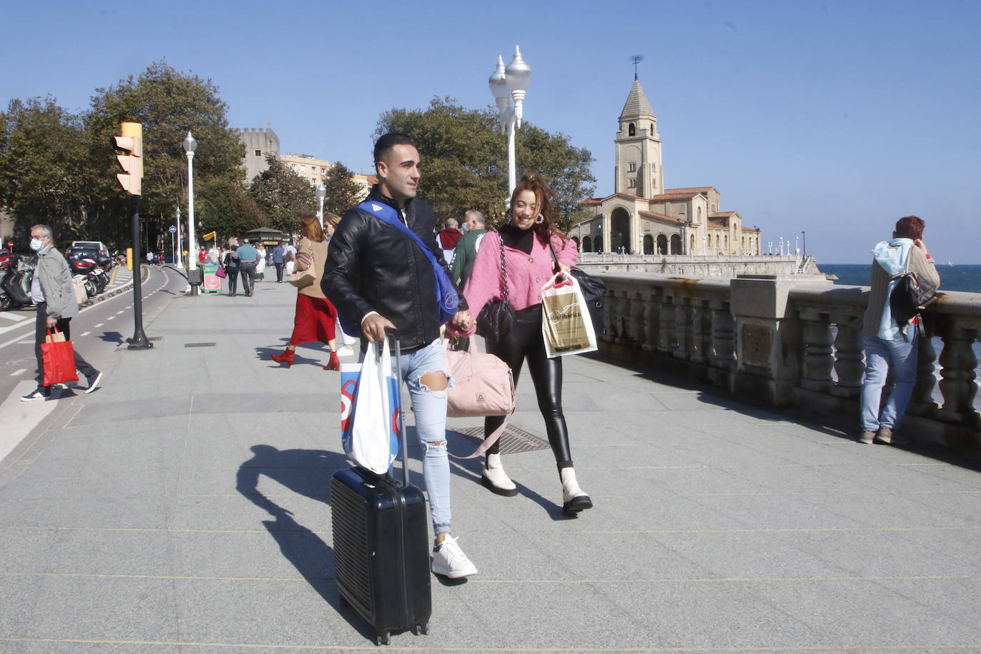 Los establecimientos asturianos registraron una ocupación de entre el 95 y el 100% y en algunos bares, restaurantes y discotecas llegaron incluso a formarse colas, especialmente en los núcleos costeros