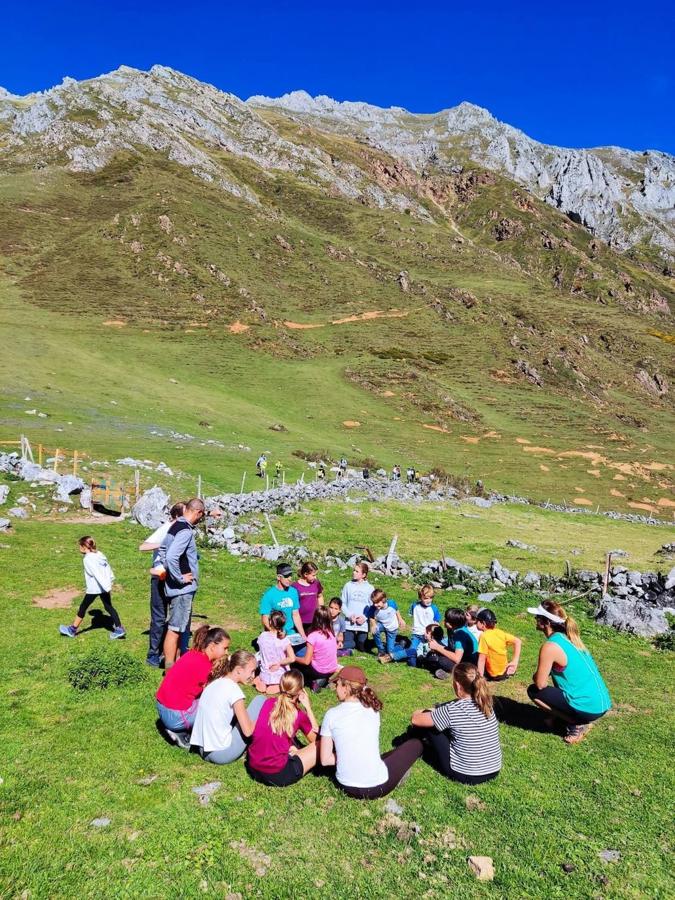 Fotos: Así preparan los niños del club SCEM de Pajares la temporada de esquí