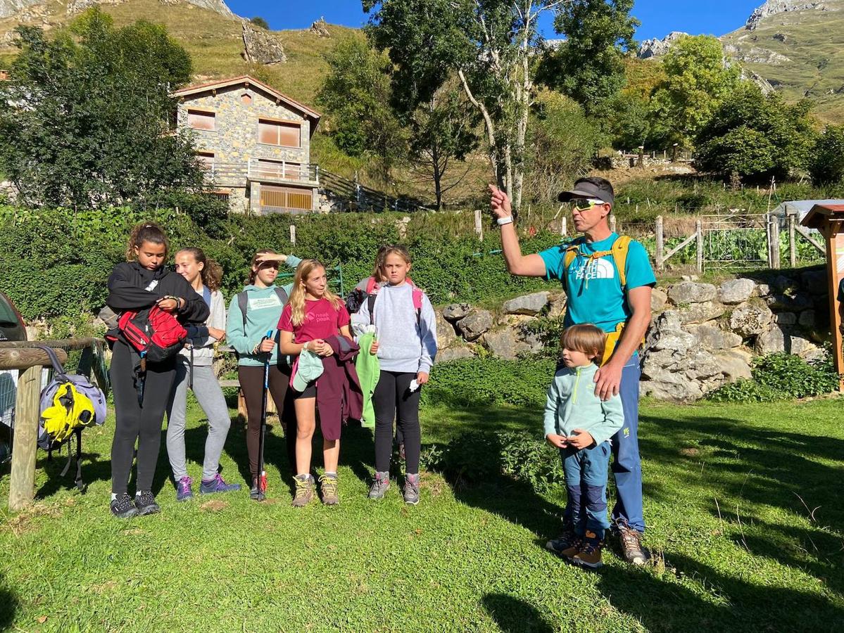 Fotos: Así preparan los niños del club SCEM de Pajares la temporada de esquí