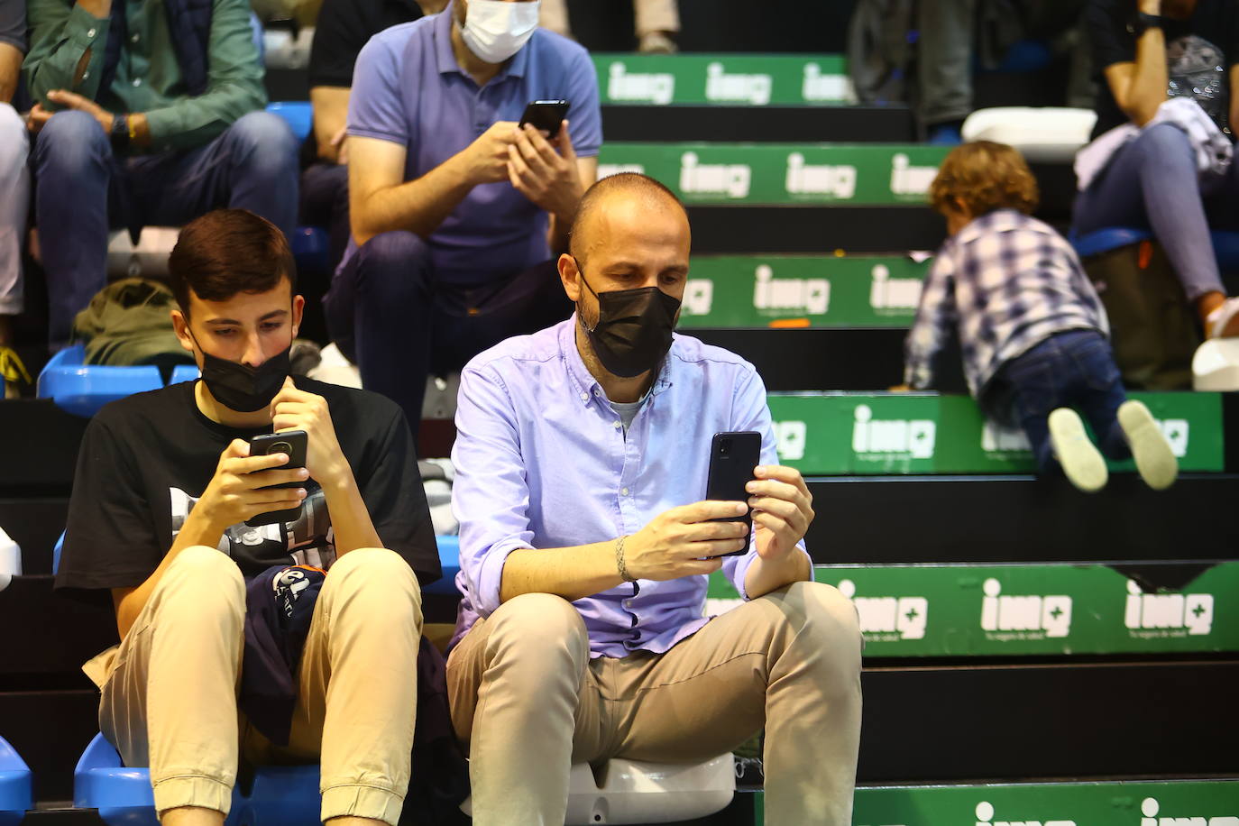 Fotos: ¿Estuviste en el Unicaja Oviedo - Juaristi? ¡Búscate!