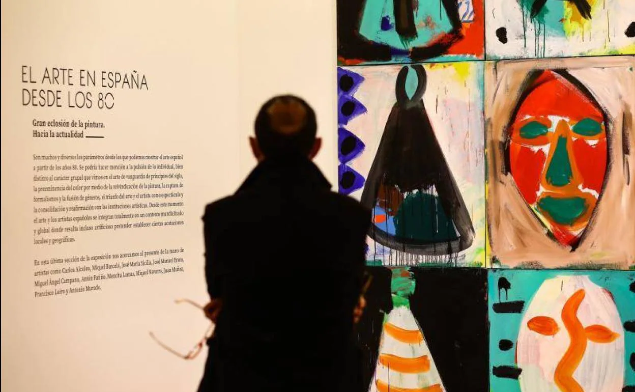 La consejera de Cultura, Berta Piñan junto al concejal de Cultura, Jose Luis Costillas y el director del museo, Alfonos Palacios, inauguran la exposición de la 'colección Abanca'.