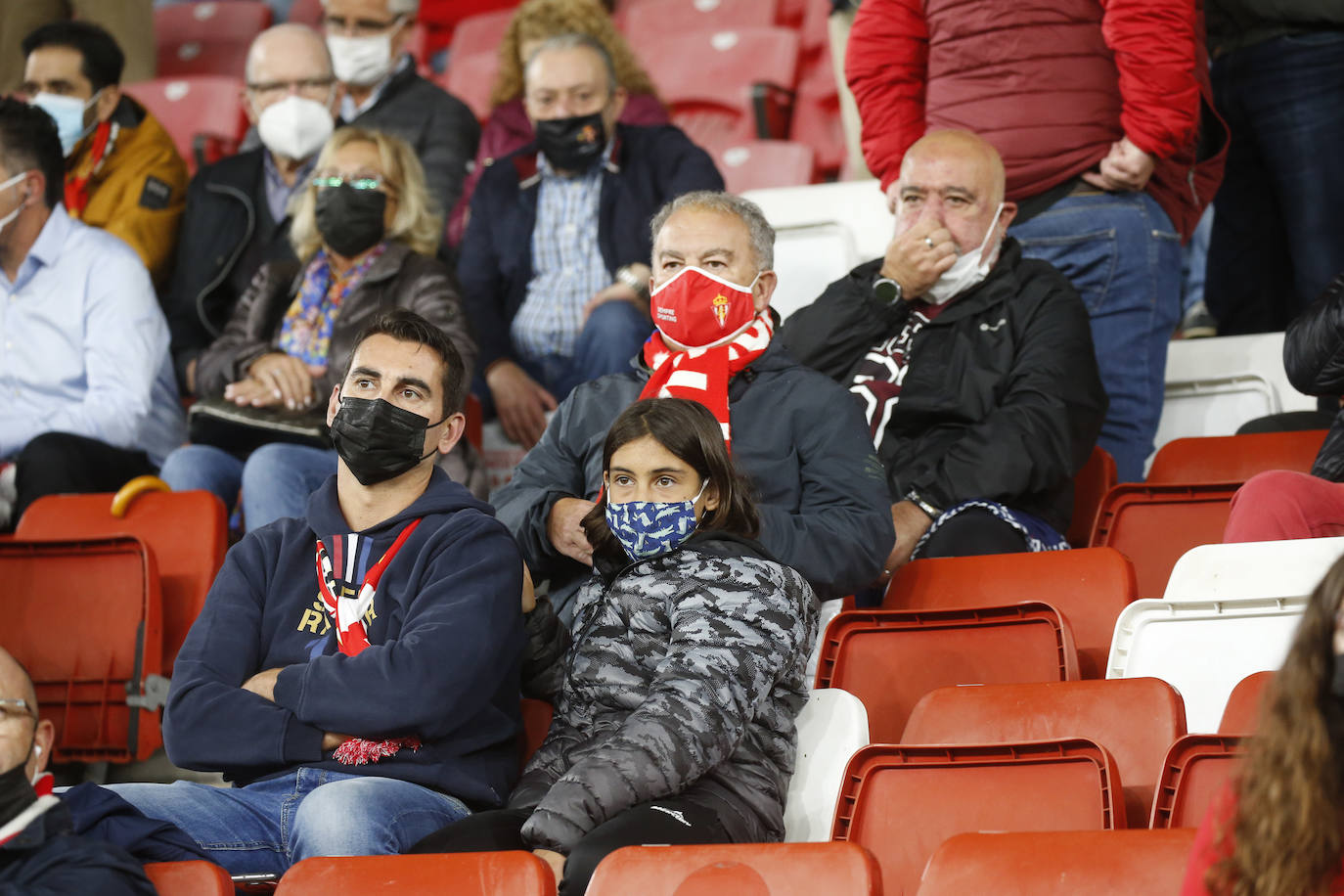 Fotos: ¿Estuviste en el Sporting - Alcorcón? ¡Búscate!