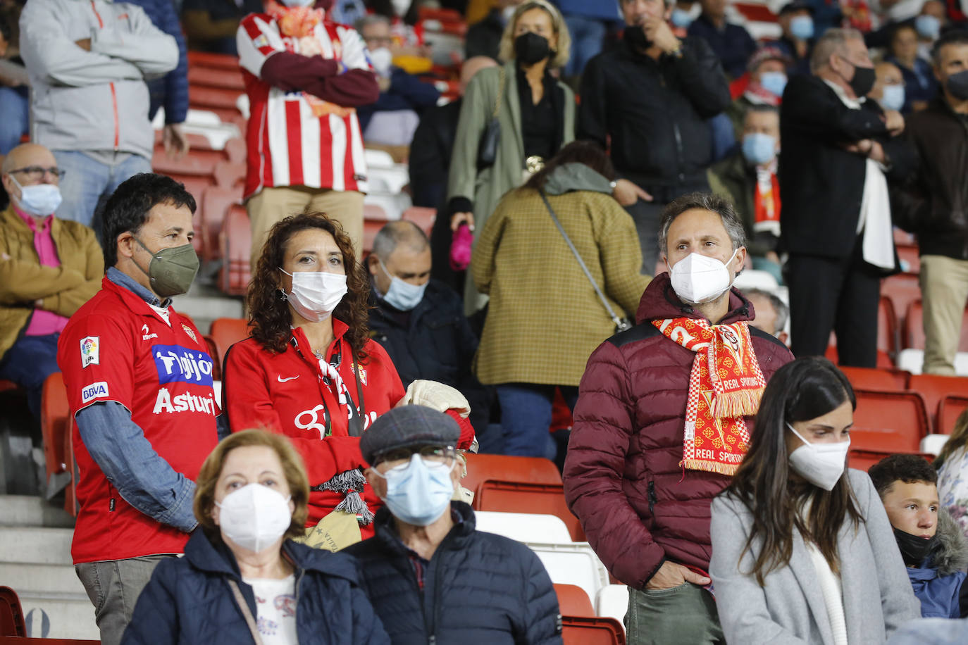 Fotos: ¿Estuviste en el Sporting - Alcorcón? ¡Búscate!