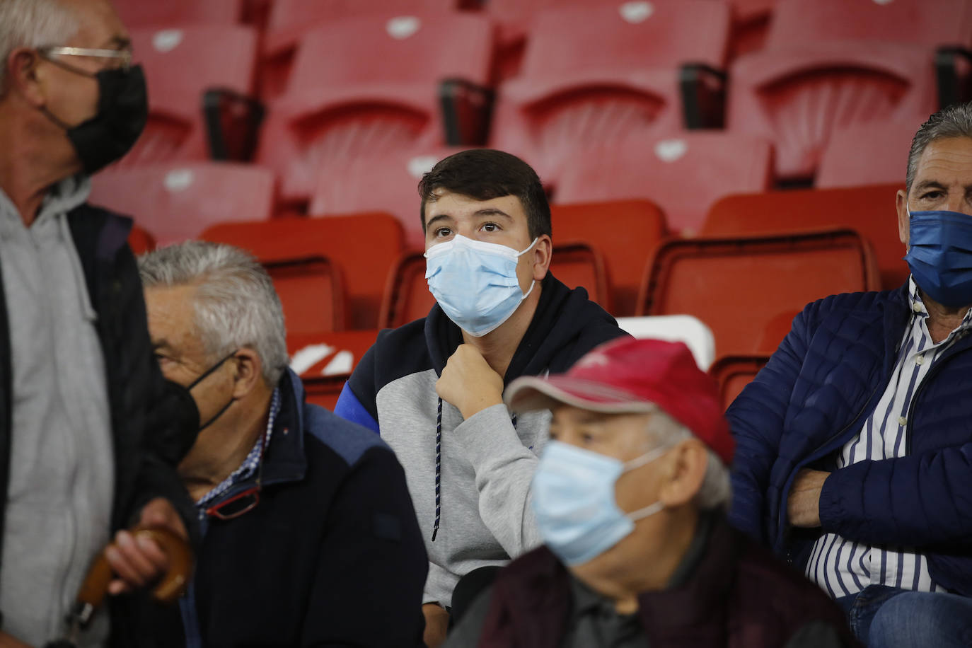 Fotos: ¿Estuviste en el Sporting - Alcorcón? ¡Búscate!