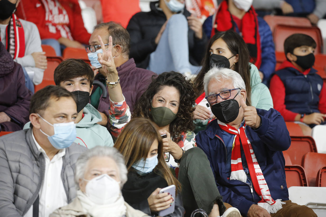 Fotos: ¿Estuviste en el Sporting - Alcorcón? ¡Búscate!