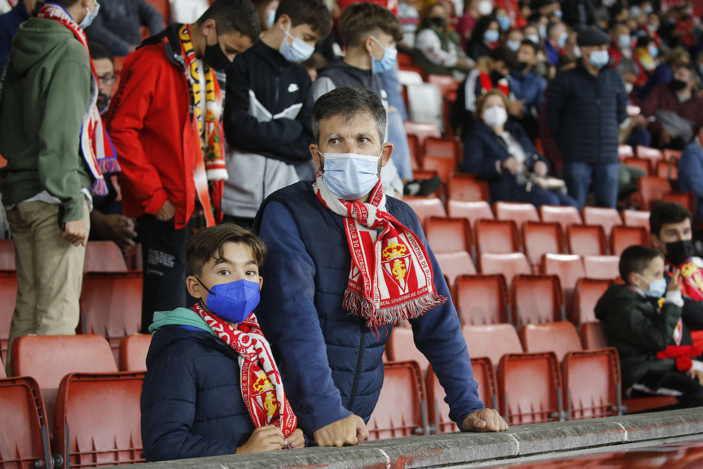 Fotos: ¿Estuviste en el Sporting - Alcorcón? ¡Búscate!