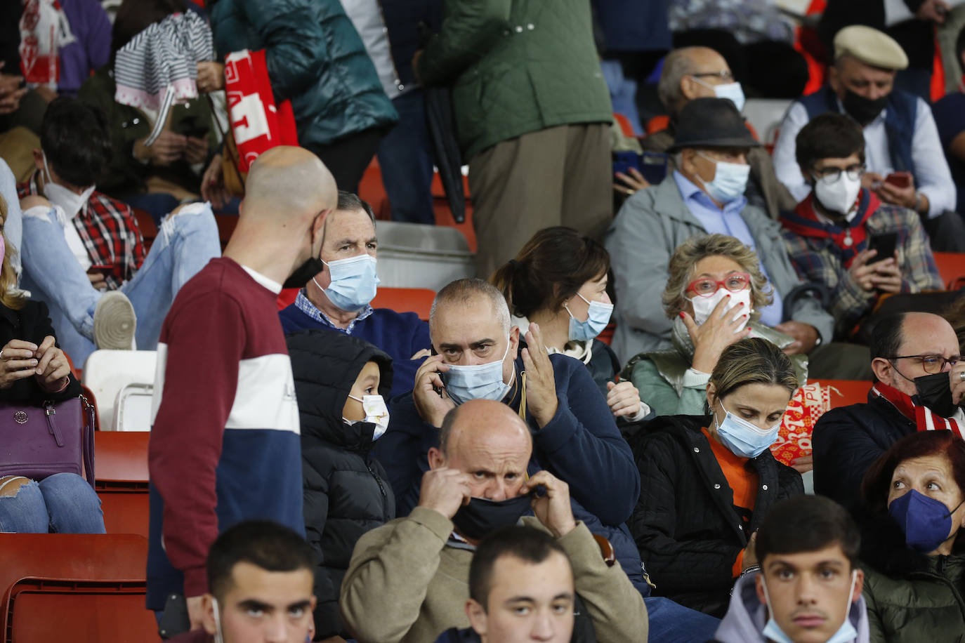 Fotos: ¿Estuviste en el Sporting - Alcorcón? ¡Búscate!