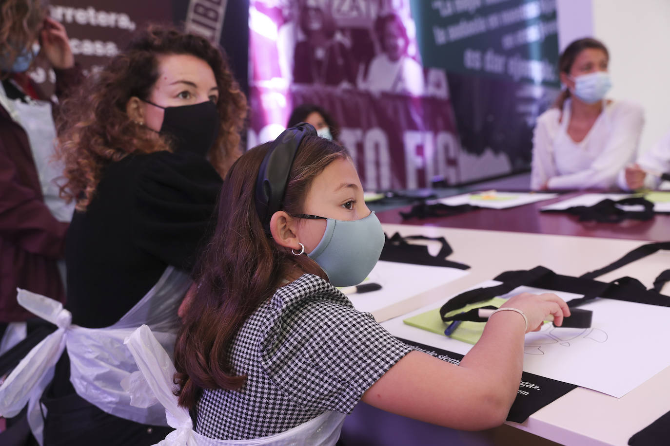 Los más pequeños han podido disfrutar ya de los minijuegos paralímpicos en la jornada de 'Homenaje a Teresa Perales' y del taller «Bolsas sobre la marcha» en el Espacio Steinem. Para los adultos también se han celebrado actividades como «Cuerpo consciente», inspirada en el libro 'Revolution from within' de la Premio Princesa de Asturias de Comunicación y Humanides 2021. 