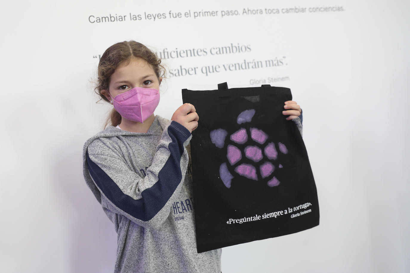 Los más pequeños han podido disfrutar ya de los minijuegos paralímpicos en la jornada de 'Homenaje a Teresa Perales' y del taller «Bolsas sobre la marcha» en el Espacio Steinem. Para los adultos también se han celebrado actividades como «Cuerpo consciente», inspirada en el libro 'Revolution from within' de la Premio Princesa de Asturias de Comunicación y Humanides 2021. 