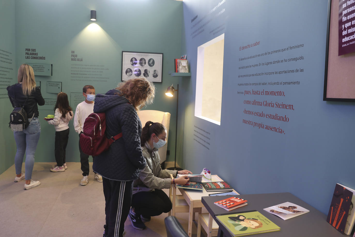 Los más pequeños han podido disfrutar ya de los minijuegos paralímpicos en la jornada de 'Homenaje a Teresa Perales' y del taller «Bolsas sobre la marcha» en el Espacio Steinem. Para los adultos también se han celebrado actividades como «Cuerpo consciente», inspirada en el libro 'Revolution from within' de la Premio Princesa de Asturias de Comunicación y Humanides 2021. 