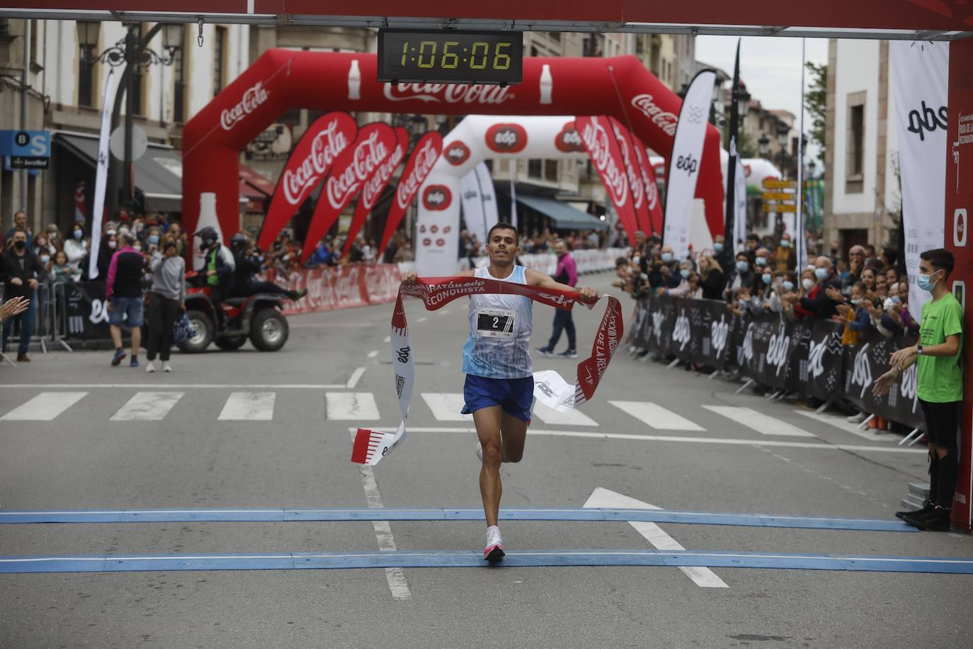 El emblemático trazado que une Cangas de Onís y Covadonga se llenó de 'runners' en su regreso al calendario tras la crisis sanitaria. 