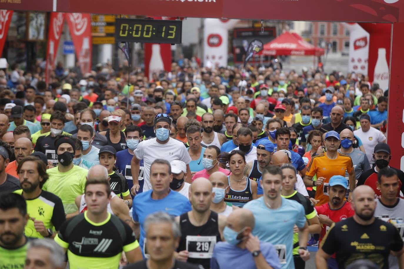 El emblemático trazado que une Cangas de Onís y Covadonga se llenó de 'runners' en su regreso al calendario tras la crisis sanitaria. 