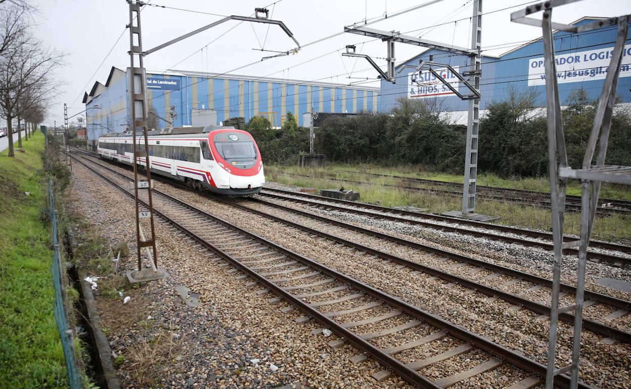 Tren de cercanías en Gijón.