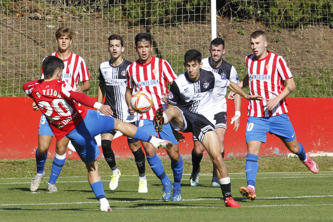 Fotos: Sporting B 5 - 0 Tuilla, en imágenes