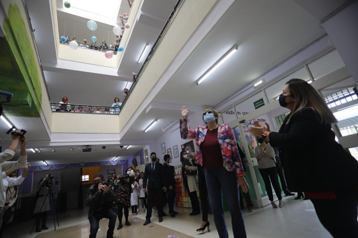 Katalin Karikó, durante su visita al colegio, donde son especialistas en su trayectoria. 