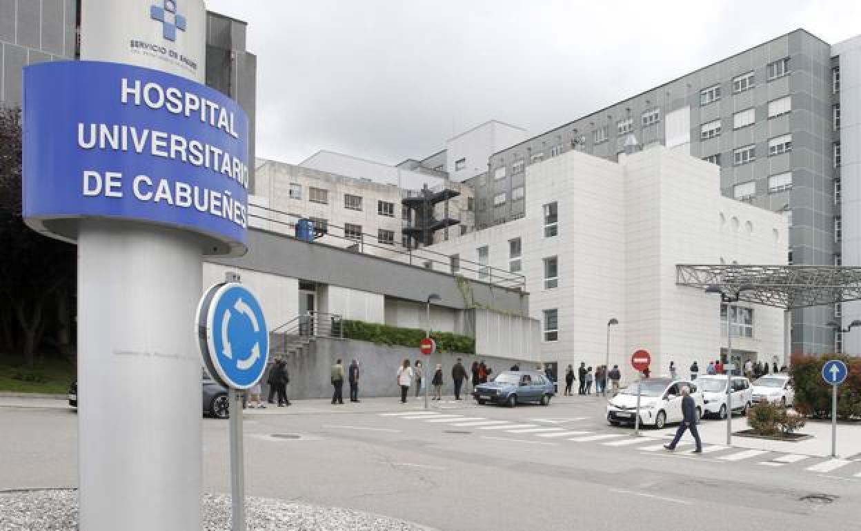 El consejero de Salud, Pablo Fernández, reconoce que «la agilidad no pudo ser la que todos hubiéramos querido». En la imagen, el Hospital de Cabueñes en Gijón.