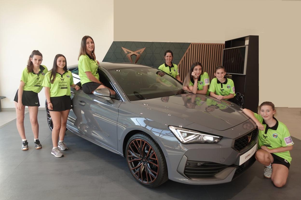 Las jugadoras del equipo en Varocar Avilés. 