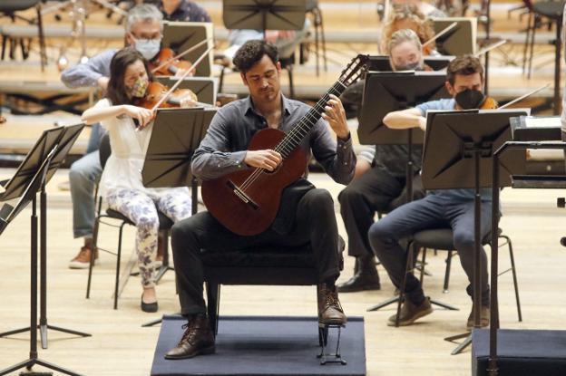 Ensayo general para tres efemérides