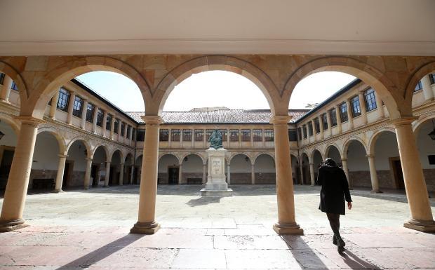 El patio del Edificio Histórico de la Universidad de Oviedo / ÁLEX PIÑA