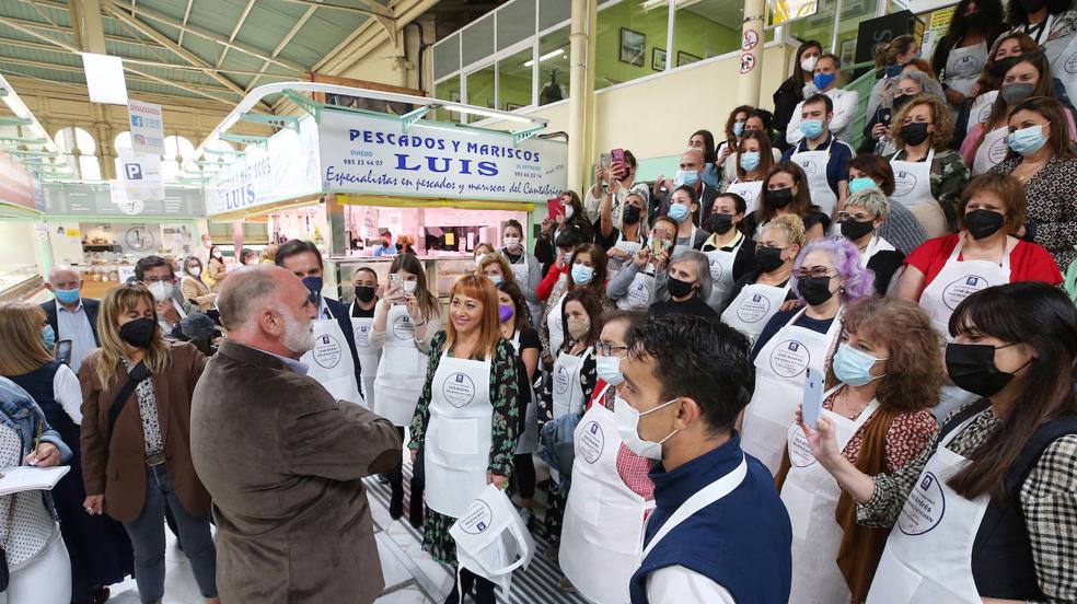 Cien mandiles firmados por José Andrés para la Cocina Económica