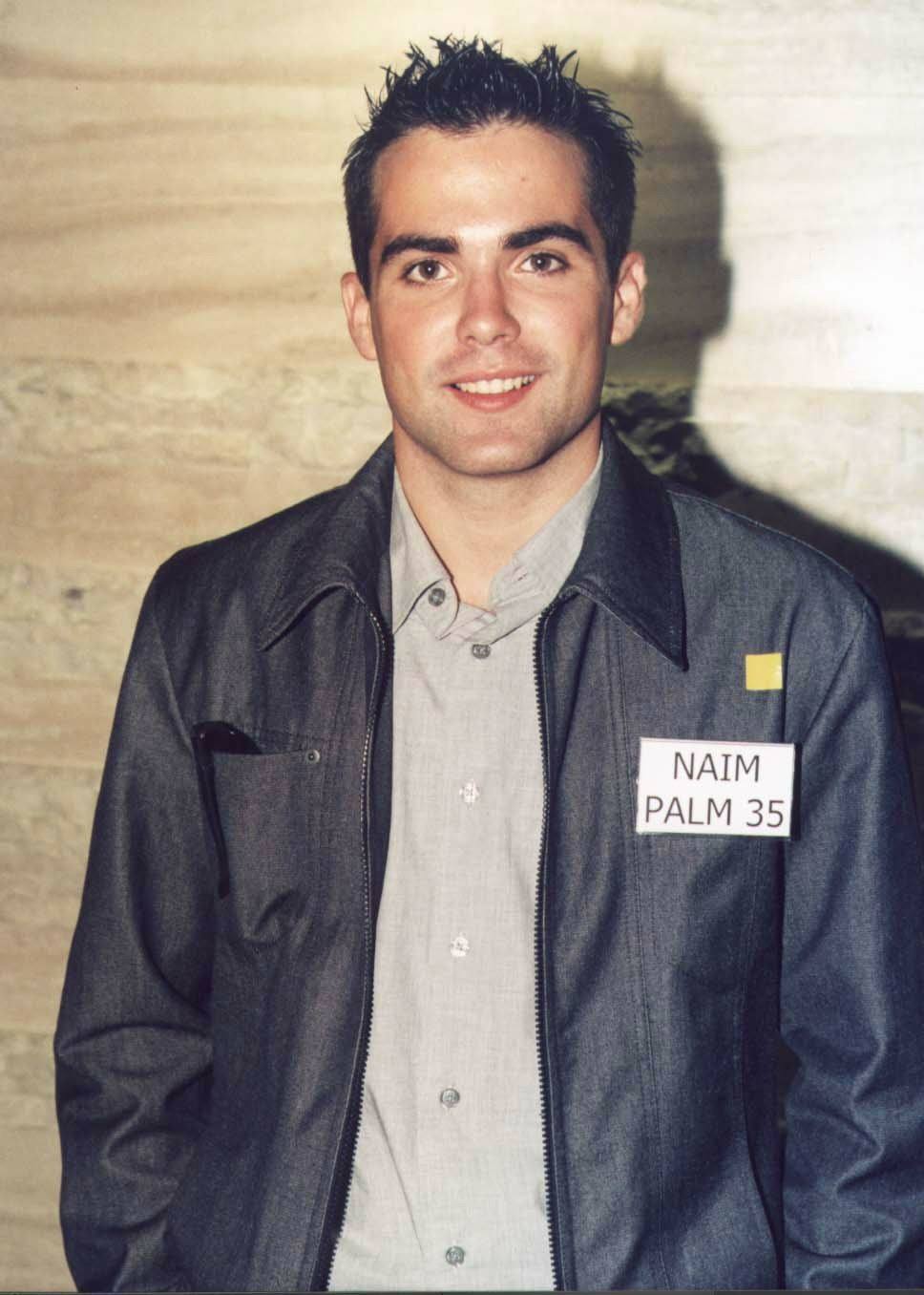 Operación Triunfo suma dos décadas desde su estreno. En 2001 arrancaba un reality pionero en España que fusionaba música y televisión en un espectáculo nunca visto hasta entonces que conquistó sin paliativos a la audiencia. Fue un auténtico fenómeno social. La primera edición dejó momentos y actuaciones inolvidables. Bustamante, Bisbal, Rosa, Chenoa...