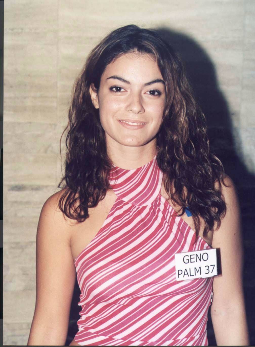 Operación Triunfo suma dos décadas desde su estreno. En 2001 arrancaba un reality pionero en España que fusionaba música y televisión en un espectáculo nunca visto hasta entonces que conquistó sin paliativos a la audiencia. Fue un auténtico fenómeno social. La primera edición dejó momentos y actuaciones inolvidables. Bustamante, Bisbal, Rosa, Chenoa...