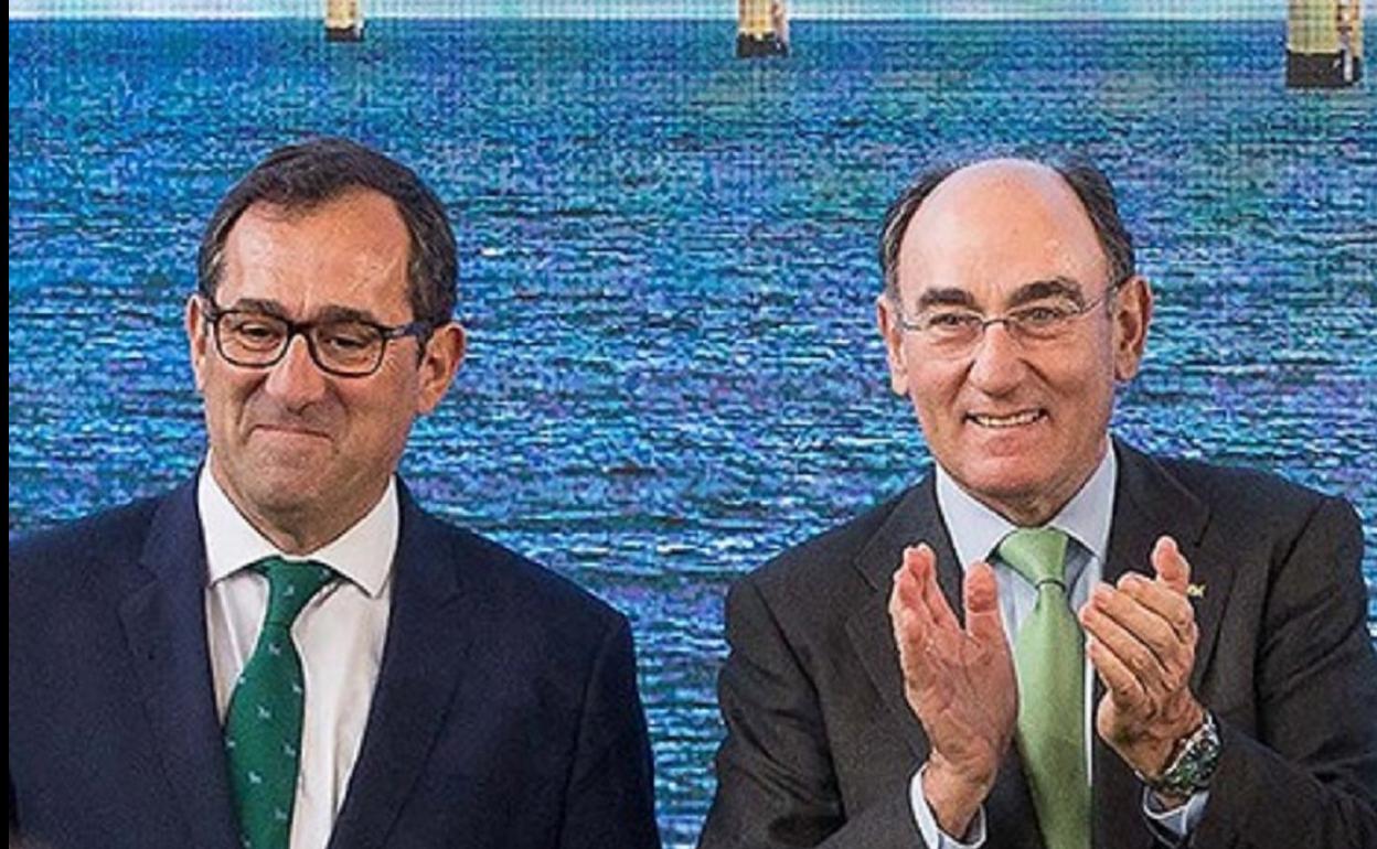 Orlando Alonso, presidente de Windar, e Ignacio Galán, presidente de Iberdrola, durante la firma de uno de sus acuerdos. 
