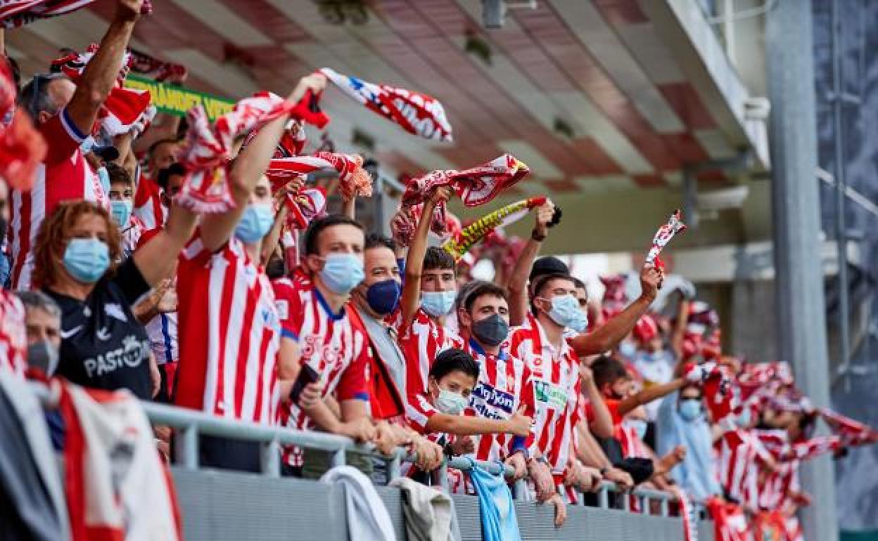 Aficionados del Sporting en un encuentro del equipo.