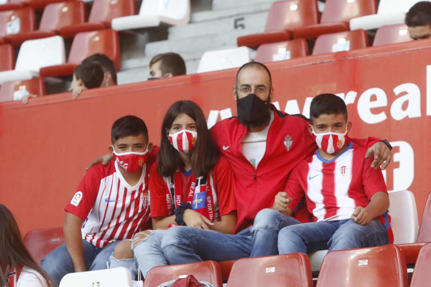 Fotos: ¿Estuviste en el Sporting - Valladolid? ¡Búscate!