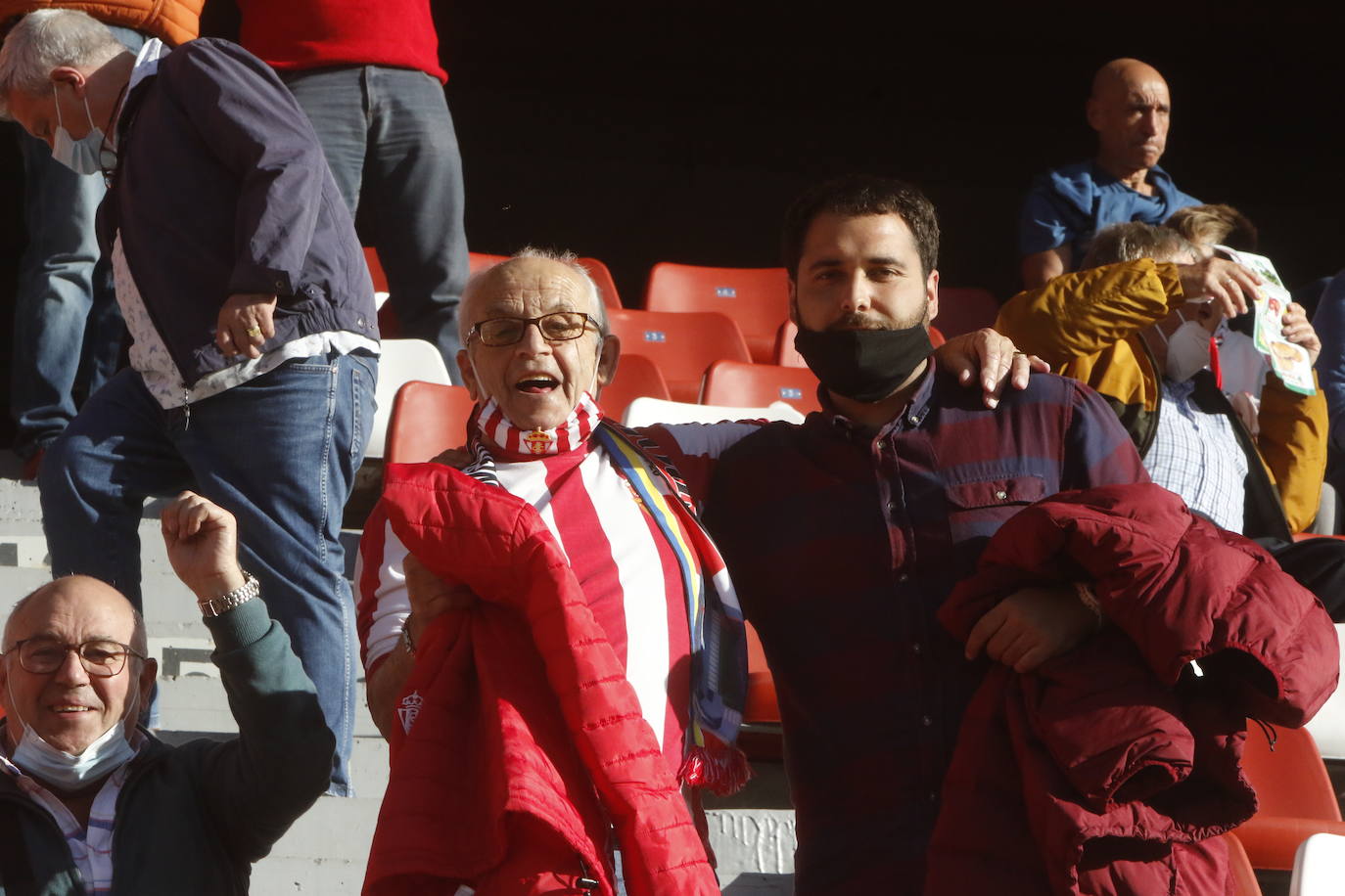 Fotos: ¿Estuviste en el Sporting - Valladolid? ¡Búscate!