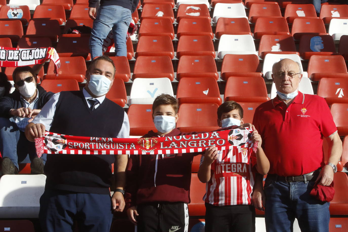 Fotos: ¿Estuviste en el Sporting - Valladolid? ¡Búscate!