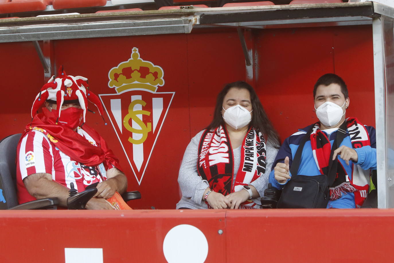 Fotos: ¿Estuviste en el Sporting - Valladolid? ¡Búscate!