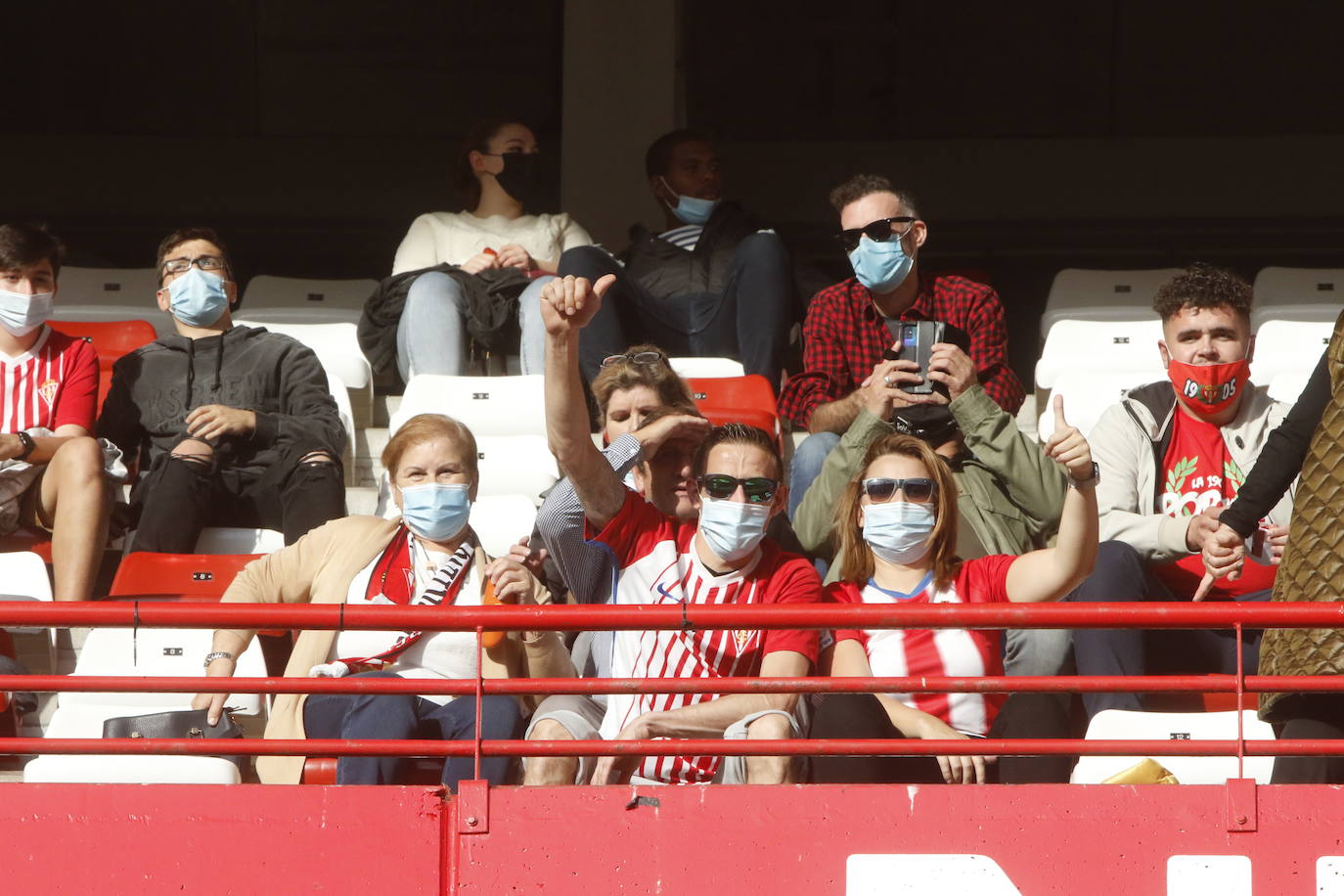 Fotos: ¿Estuviste en el Sporting - Valladolid? ¡Búscate!