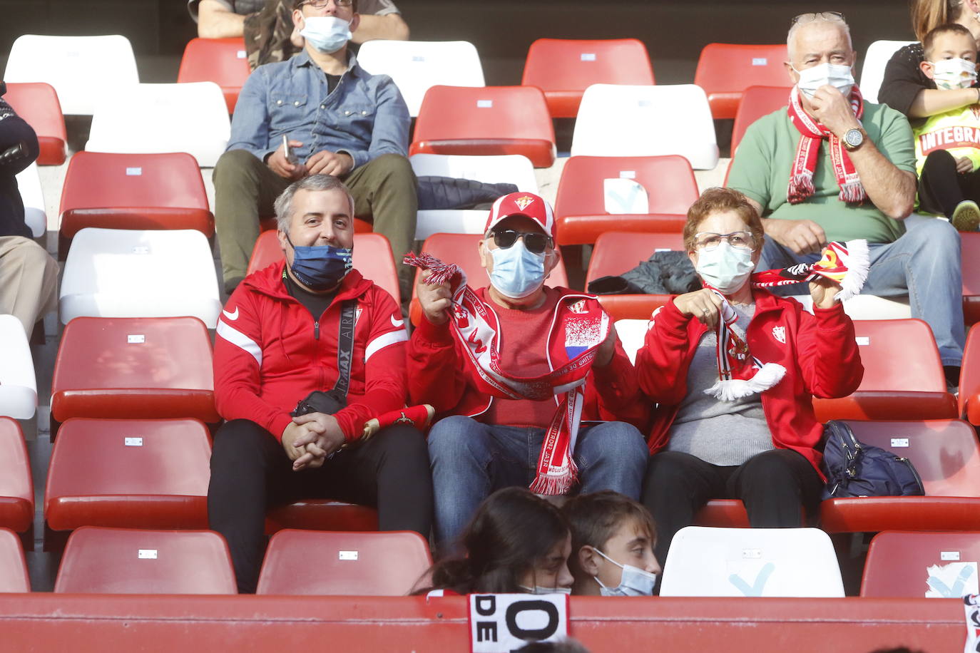 Fotos: ¿Estuviste en el Sporting - Valladolid? ¡Búscate!