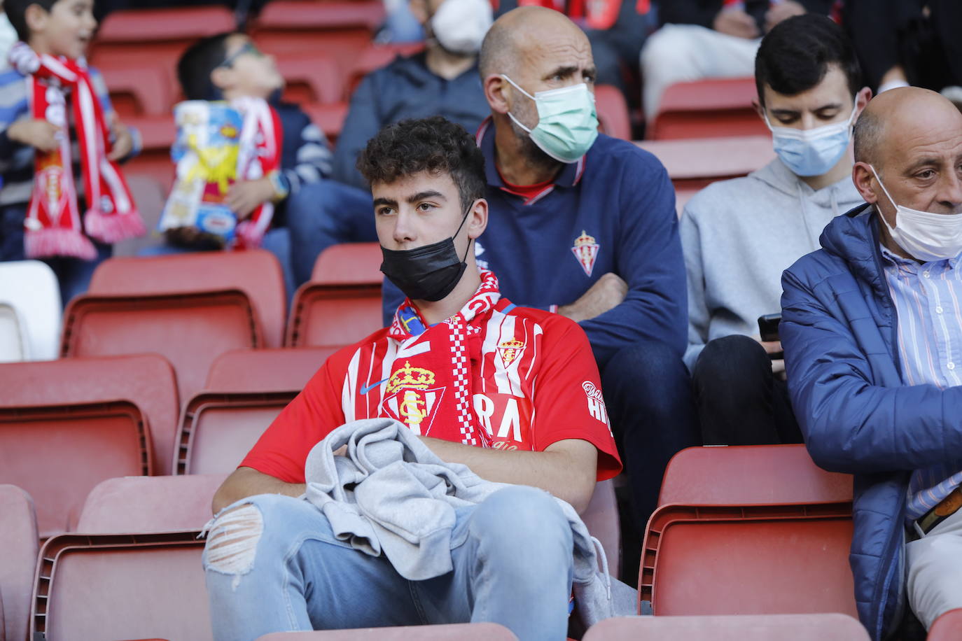 Fotos: ¿Estuviste en el Sporting - Valladolid? ¡Búscate!