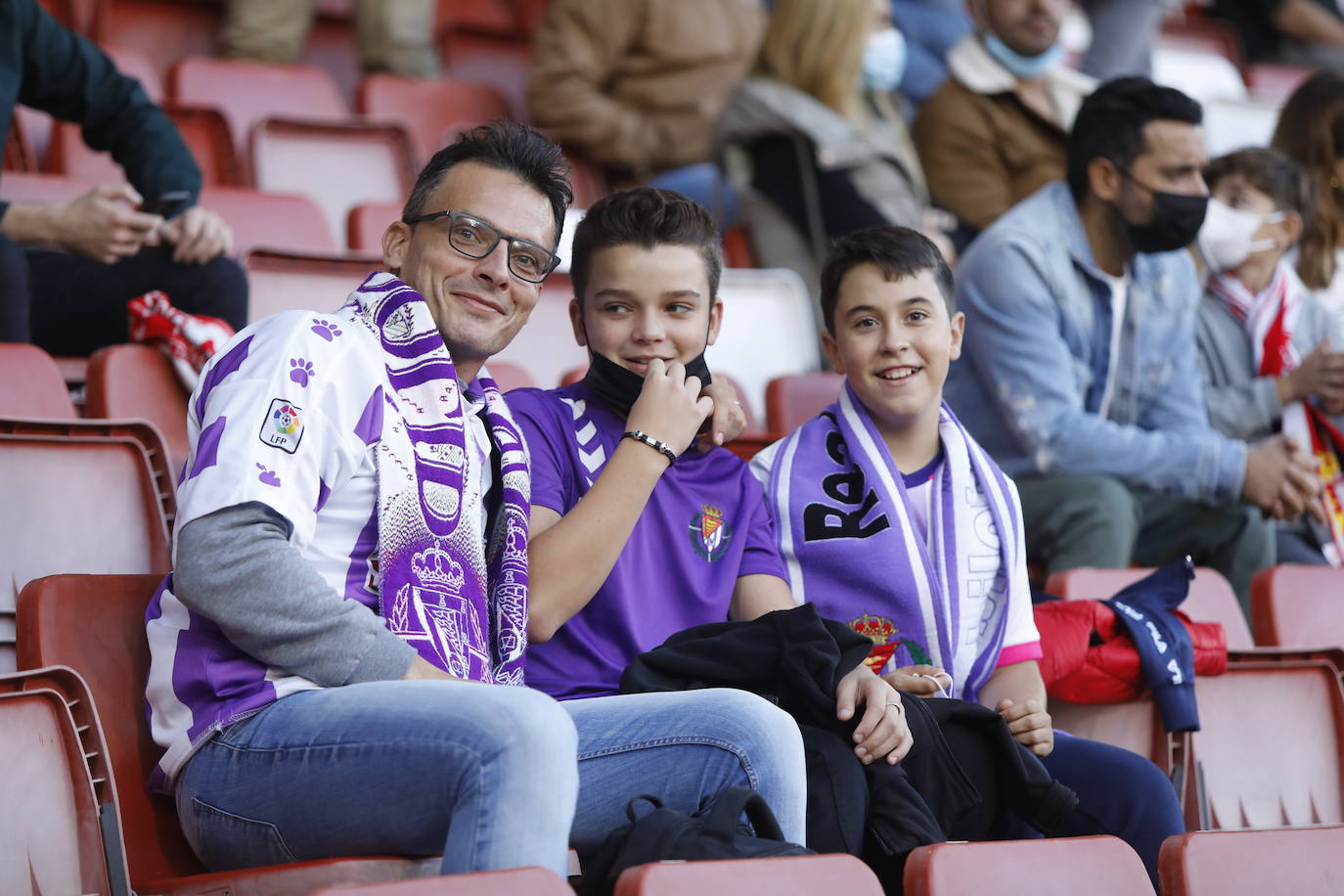 Fotos: ¿Estuviste en el Sporting - Valladolid? ¡Búscate!